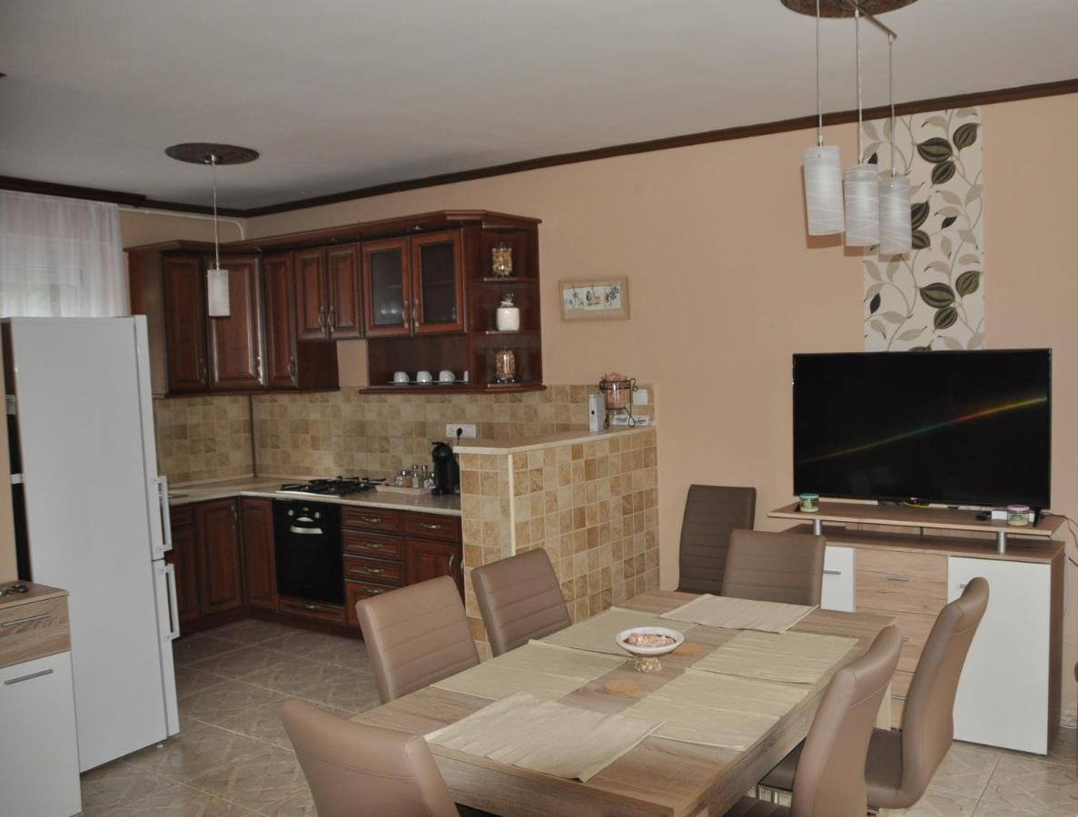 Gyorszem Apartman Esterno foto